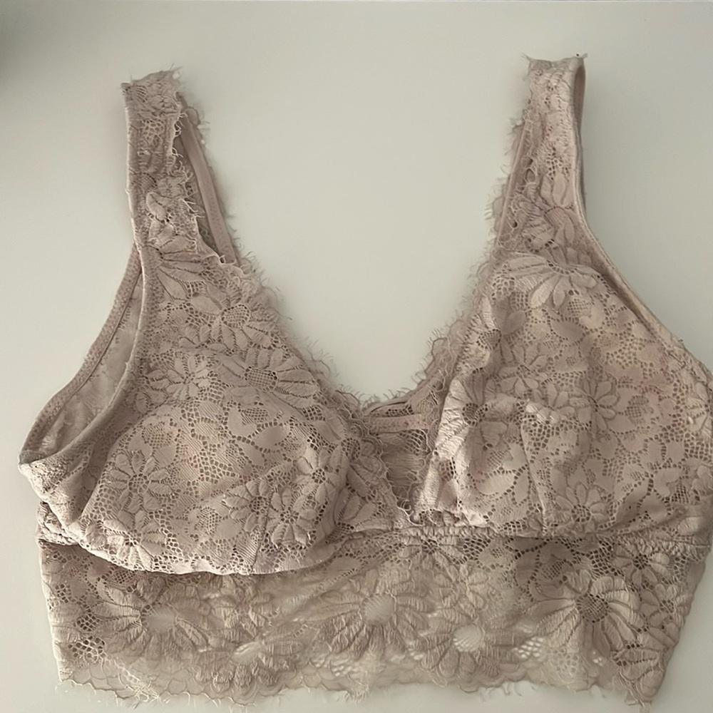 Cream floral lace bralette from Aerie, size medium. Great condition